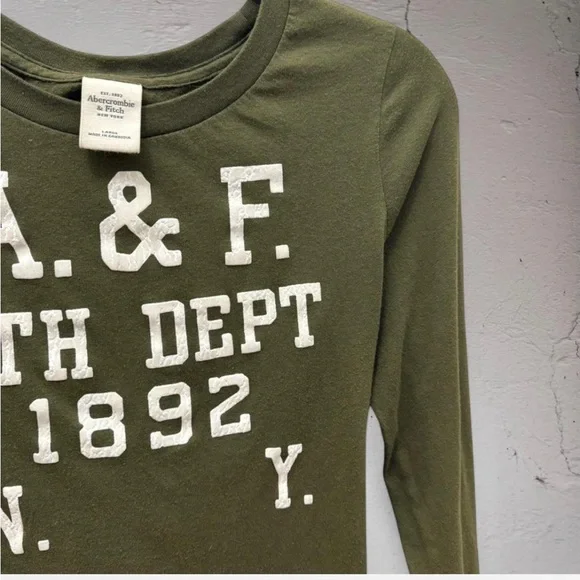 Abercrombie & Fitch Spell out vintage Olive Green Long Sleeve Tee - Picture 2 of 6
